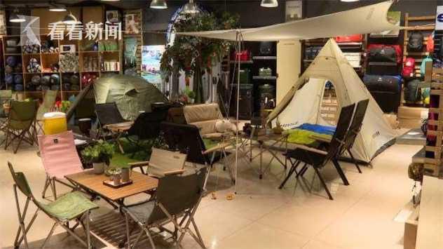 成都 亲子“客厅”搬进绿地，“公园城市”掀起“露营风”户外用品热
